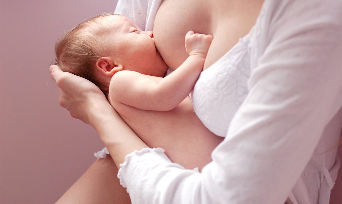 грудное кормление младенца