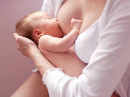грудное кормление младенца