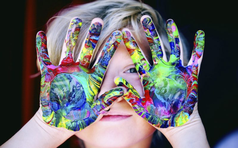 ребенок в краске