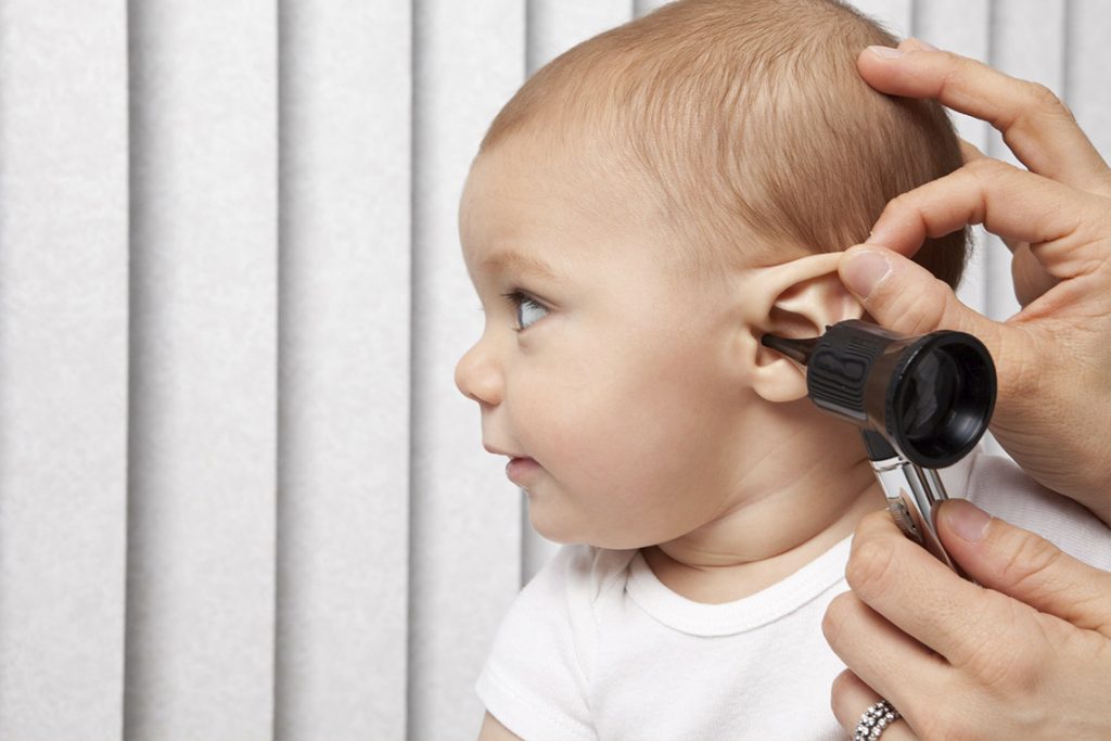 проверка слуха малыша