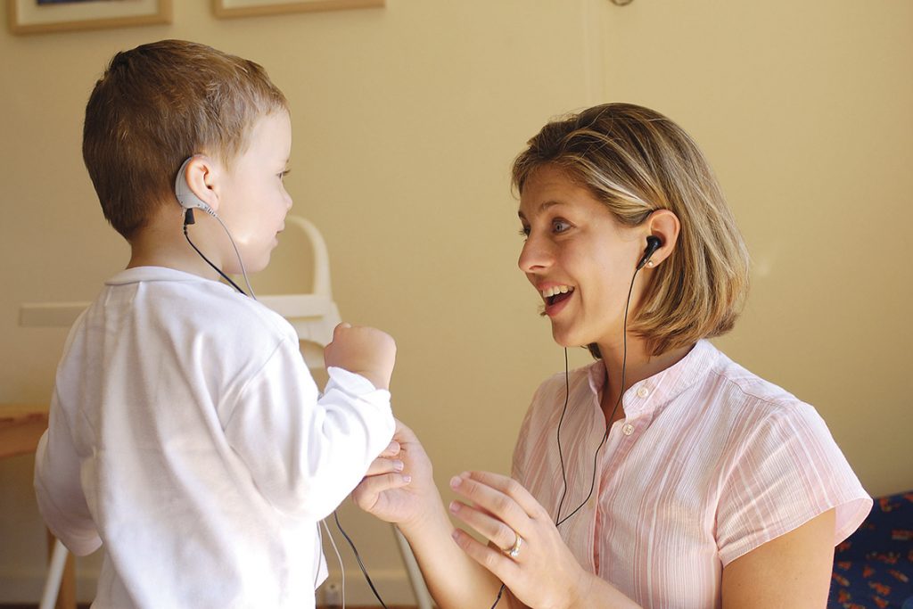 ребенок с нарушениями слуха