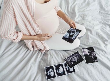 беременная девушка с узи снимками